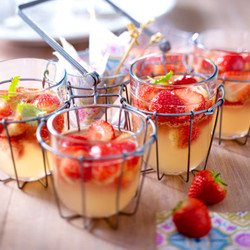 Erdbeer-Rhabarber-Bowle