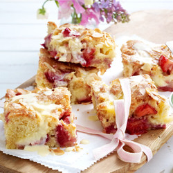 Erdbeer-Butterkuchen mit Puddingflecken