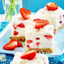 Erdbeer-Kokos-Schnitten