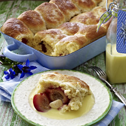 Rohrnudeln mit Pflaumenfüllung