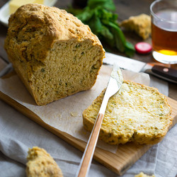 Быстрый хлеб на пиве с базиликом