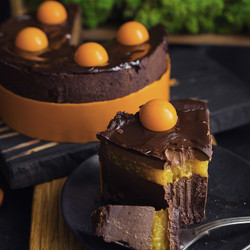 Шоколадный тарт с абрикосами и нежным муссом