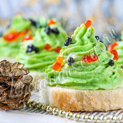Новогодняя закуска “Елочки” из творога и шпината