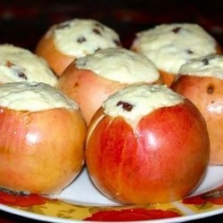 Печеные яблоки с творогом.