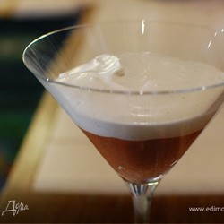 Шоколадный десерт с мятой