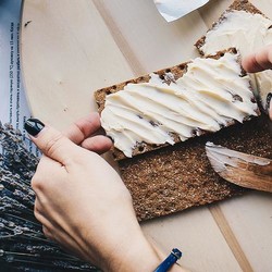 8 рецептов с продуктами, которые точно есть у вас в холодильнике