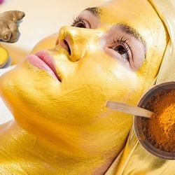 Золотая маска из имбиря и куркумы