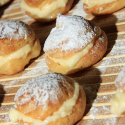 Бушэ с воздушной начинкой