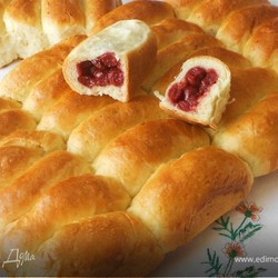 Пирожки с вишней