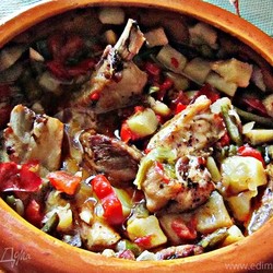 Свиные ребрышки, приготовленные в горшочках