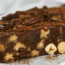 Schokokuchen mit ganzen Nüssen