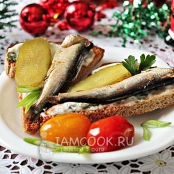 БУТЕРБРОД СО ШПРОТАМИ И СОЛЕНЫМ ОГУРЦОМ