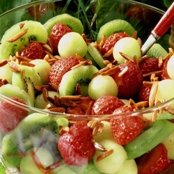 Obstsalat mit Mandelsplittern