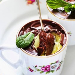 Minz-Creme mit Schokolade