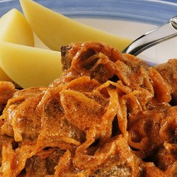 Gulasch mit Sauerkraut