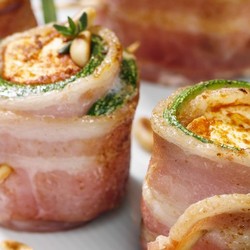 Speck-Zucchini-Röllchen mit Feta-Füllung
