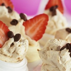 Frischkäsetörtchen mit Erdbeeren