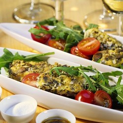 Gebratener Schafskäse auf Salat