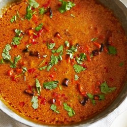 Gemüsecurry mit Granatapfel und Koriander