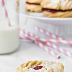 Spritzgebäck mit Marmeladenfüllung