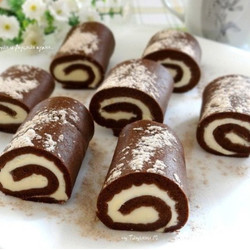 Шоколадные рулетики с начинкой из творожного сыра