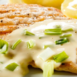 Куриное филе в сырном соусе