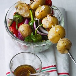 Salat mit Kartoffelspieß