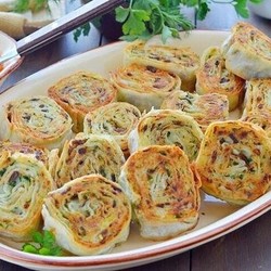 Рулетики из лаваша с картофелем, грибами и зеленью