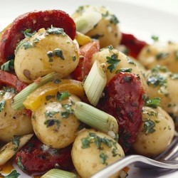 Kartoffel-Chorizo-Salat mit Lauchzwiebeln