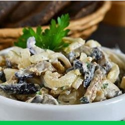 Простой салат из картофеля с шампиньонами и грецкими орехами