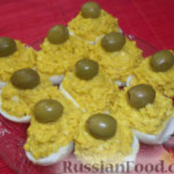 Яйца, фаршированные икрой минтая и плавленым сыром