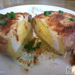 Гусиные яйца в картофельных лодочках