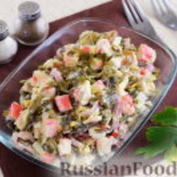 Салат с крабовыми палочками и морской капустой