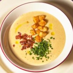 Гороховый крем-суп со свиными ребрышками