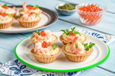 Тарталетки с креветками и сыром