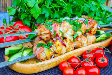 Курица в беконе на мангале