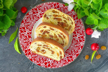 Рулет с изюмом из дрожжевого теста