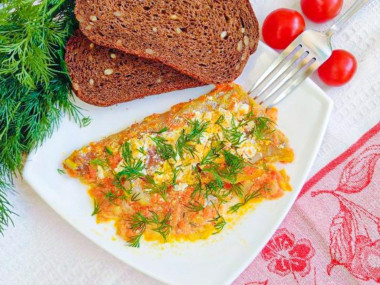 Минтай в мультиварке с луком