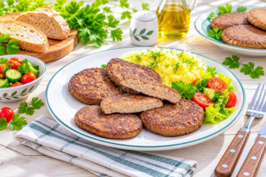 Печеночные котлеты с рисом