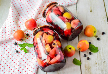 Компот из яблок и смородины на зиму