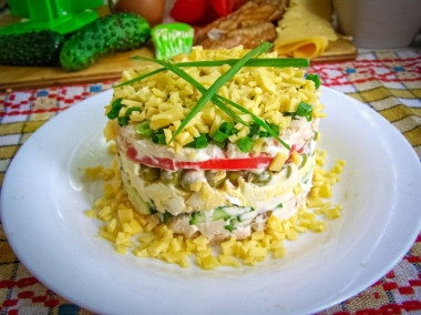 Салат с мягким сыром огурцом помидором курицей горошком яйцо