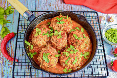 Ежики из фарша с рисом на сковороде с подливкой