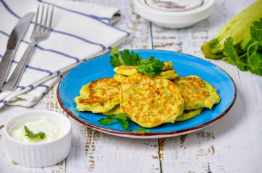 Кабачковые оладьи из кабачков на сковороде