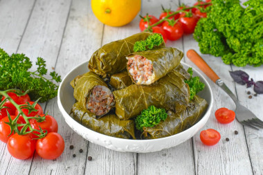 Долма армянская в виноградных листьях