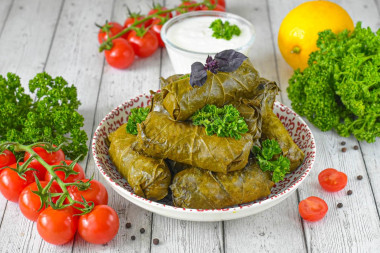 Долма армянская в виноградных листьях