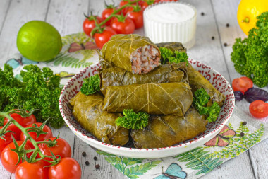 Долма армянская в виноградных листьях