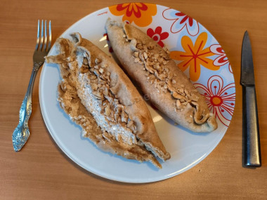 песочный пирожок с печёным яблоком и грецким орехом