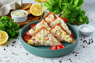 Бутерброды с крабовыми палочками и сыром