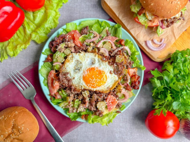 Салат бургер с фаршем