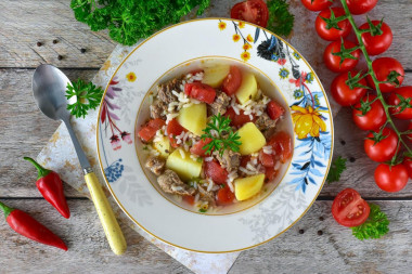 Харчо из говядины с картошкой и помидорами